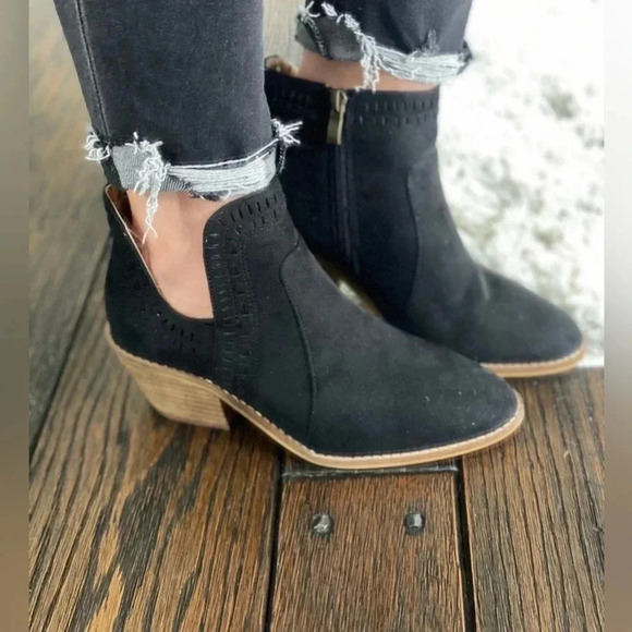 Corkys Black Suede Bootie - Size 6 New - Picture 1 of 6